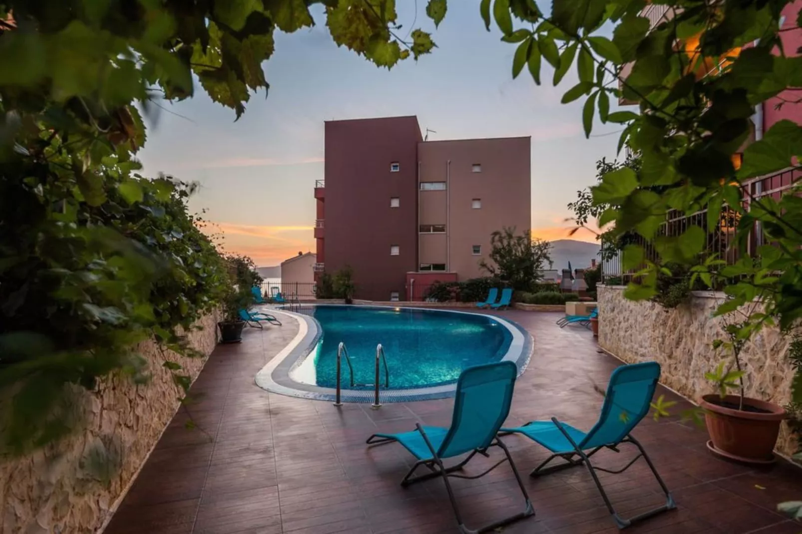 Elegant Hideaway Apartment with Pool - Two Bedroom Apartment with Pool - Schwimmbad