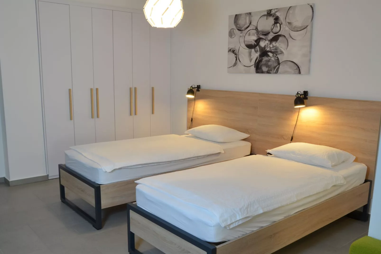 Stylish Apartments with Osijek Near Top Attractions - Comfort Studio Apartment - Maks - Bedroom