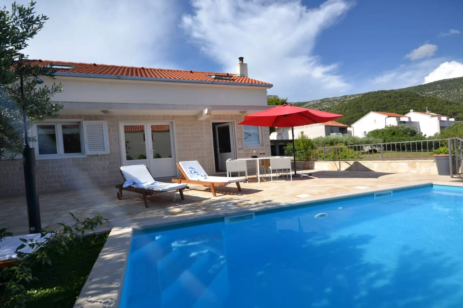 Marvelous Escape Bol Island Villa with Pool - Three Bedroom Villa with Pool - Schwimmbad