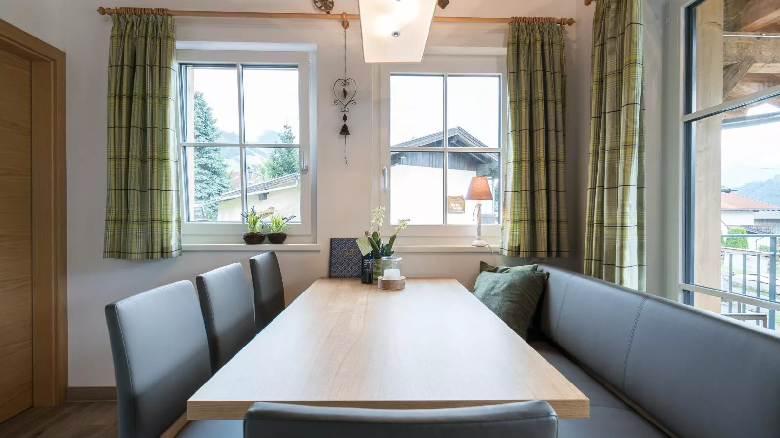 Luxury Tauern Suite Walchen Kaprun 4-Dining room