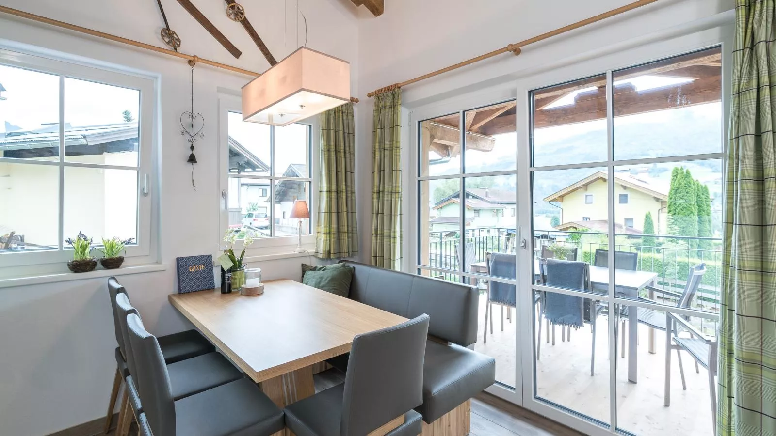 Luxury Tauern Suite Walchen Kaprun 4-Dining room