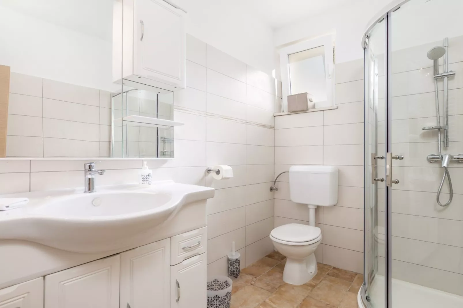 Wonderful Labin Villa with Private Pool and Sea Views - Three Bedroom - Badezimmer