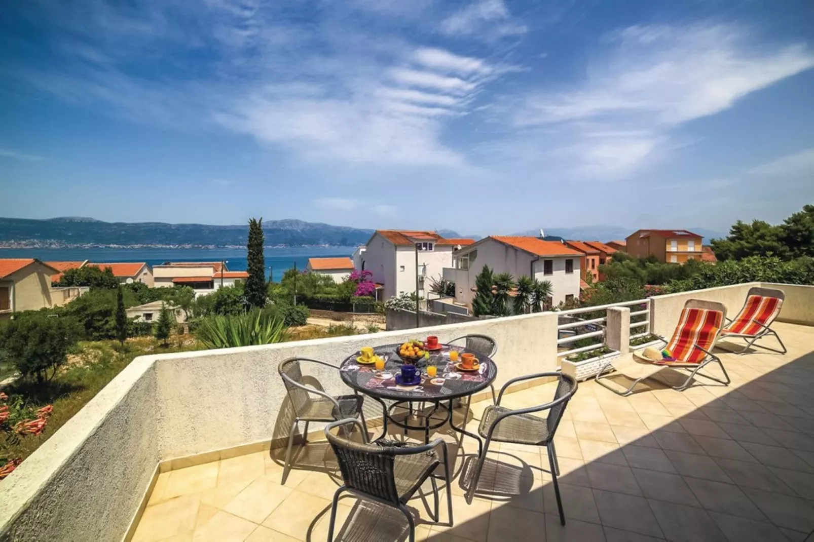 Cozy Beachfront Holiday Home Slatine - Five Bedroom Holiday Home with Terrace and Sea View - Terrace
