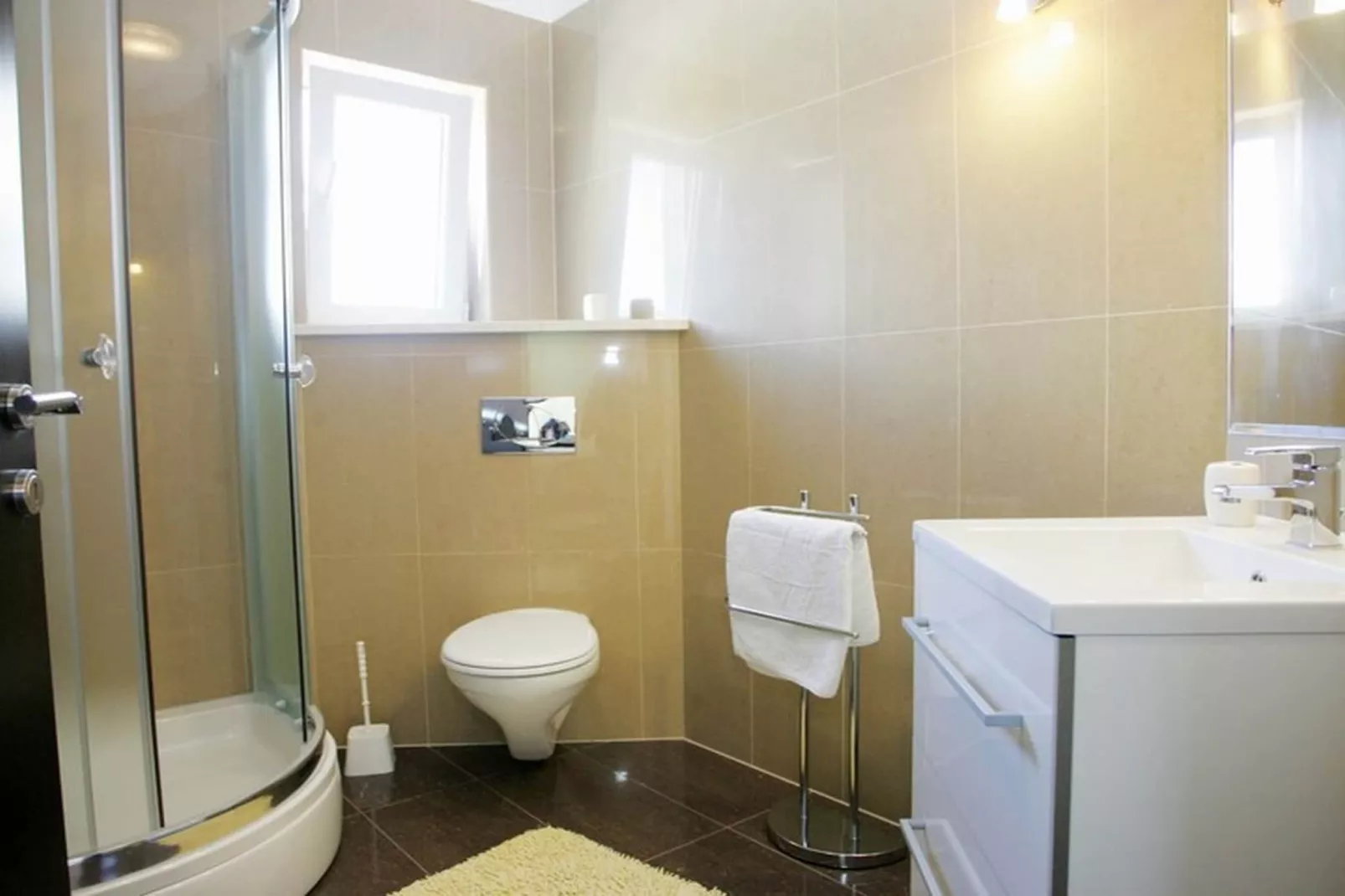 Okrug Gornji Luxurious Escape Villa with Pool - Five Bedroom Villa with Pool - Badezimmer