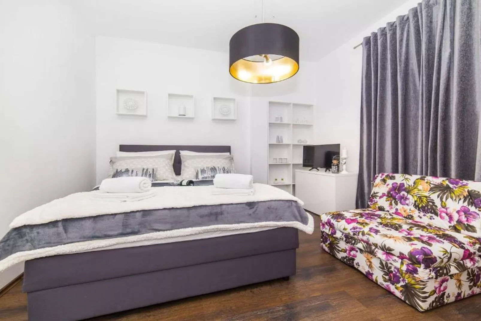 Charming Villa with Outdoor Pool, BBQ, and Sun Deck in Tranquil Kaštela Area - Five bedroom Villa - Bedroom