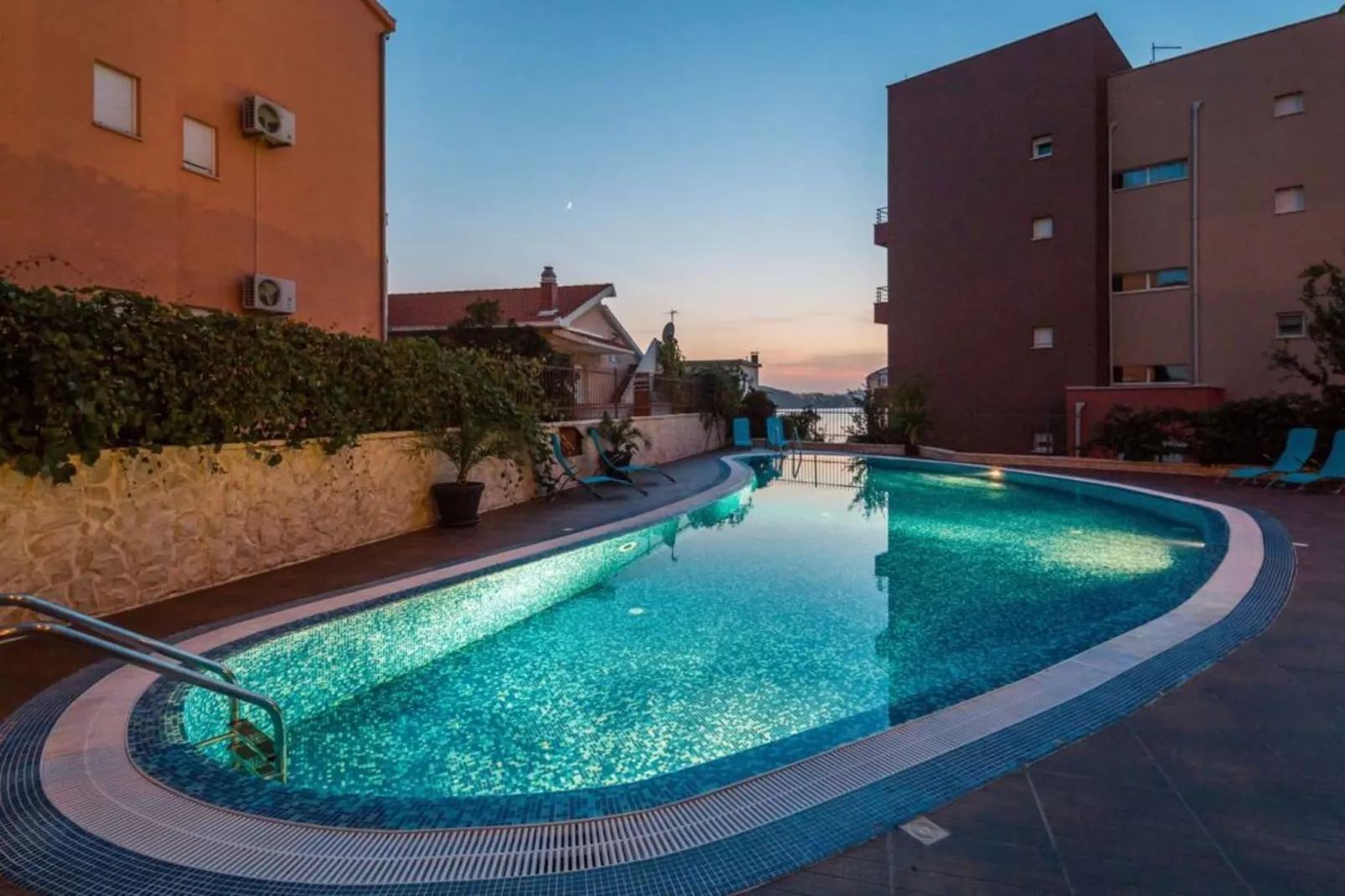 Elegant Hideaway Apartment with Pool - Two Bedroom Apartment with Pool - Schwimmbad