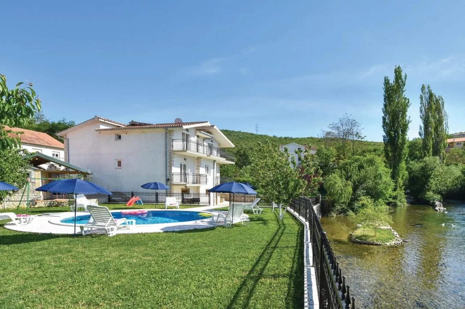 Serene Villa with Pool, BBQ, and Authentic Tavern Surrounded by Nature - Five Bedroom Holiday Home - Outdoor