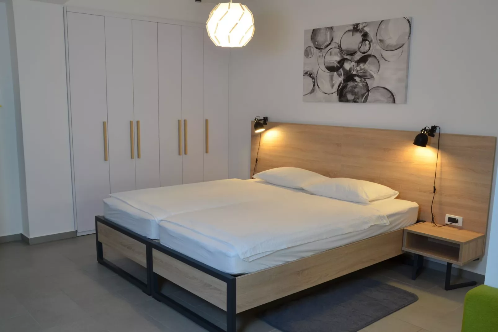 Stylish Apartments with Osijek Near Top Attractions - Comfort Studio Apartment - Maks - Bedroom