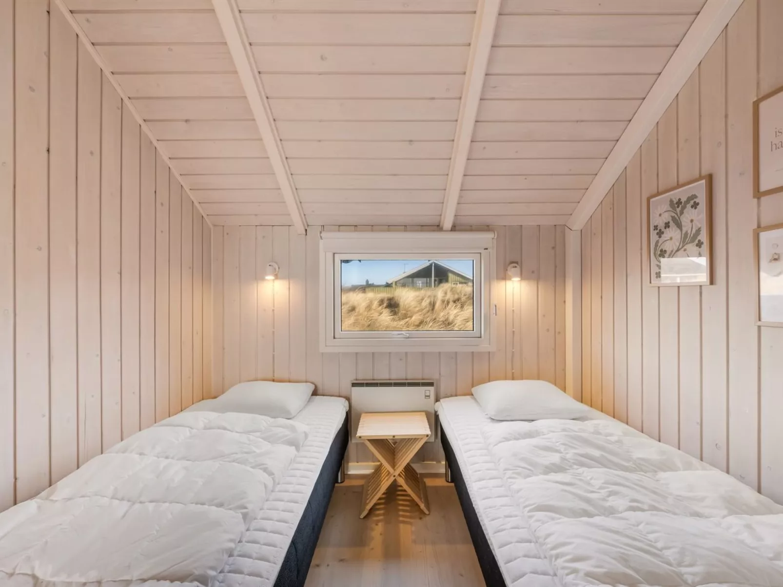 "Velena" -  from the sea - Dedans