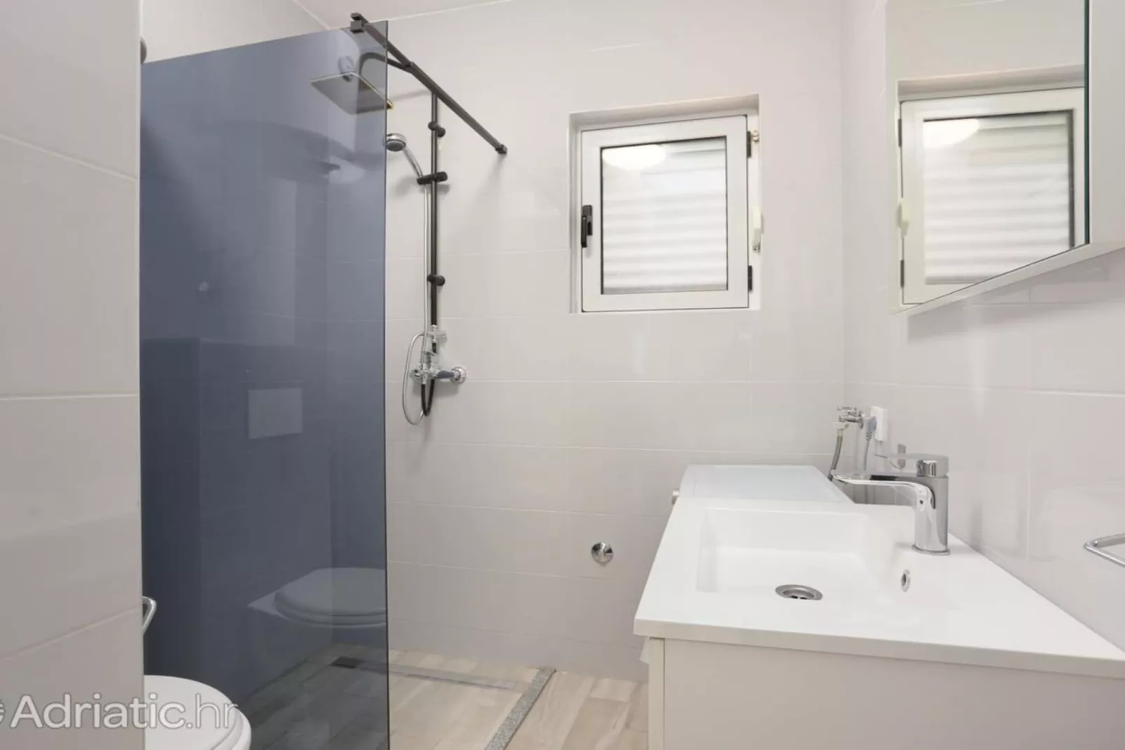 Holiday Home Nada Rogoznica - Six Bedroom Holiday Home - Bathroom