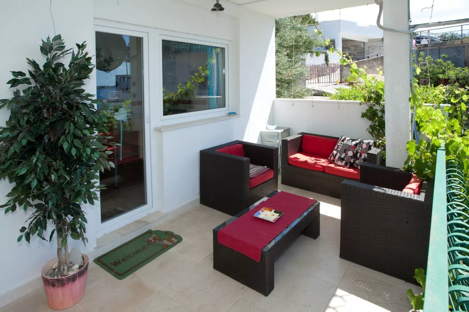 Wonderful Visinisce Apartments with Terrace and Sea Views - Standard Three Bedroom Apartment (Owner 2) - Terrace