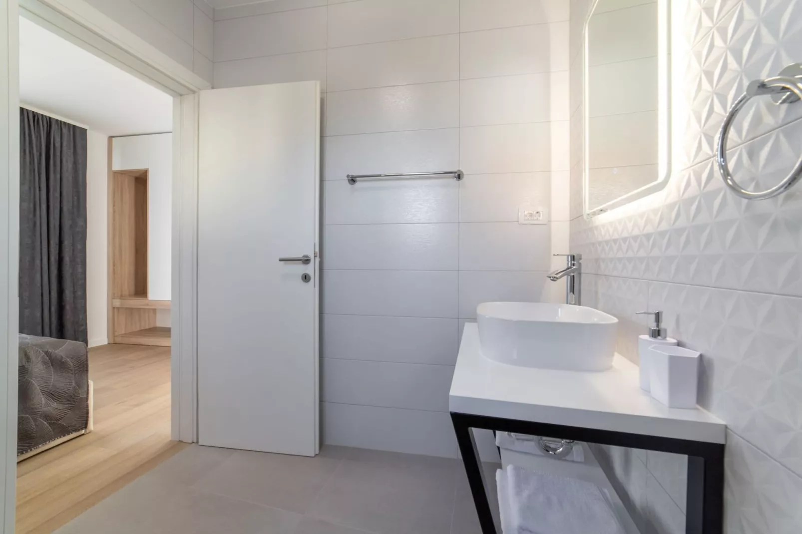 Luxury Kastela Villa with Heated Pool and Lounge Area - Four Bedroom Villa - Bathroom