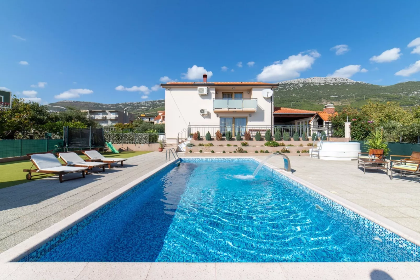 Spacious Holiday Home with Pool and Hot Tub in Kastel Stari - Four Bedroom Holiday Home with Pool - Swimming pool