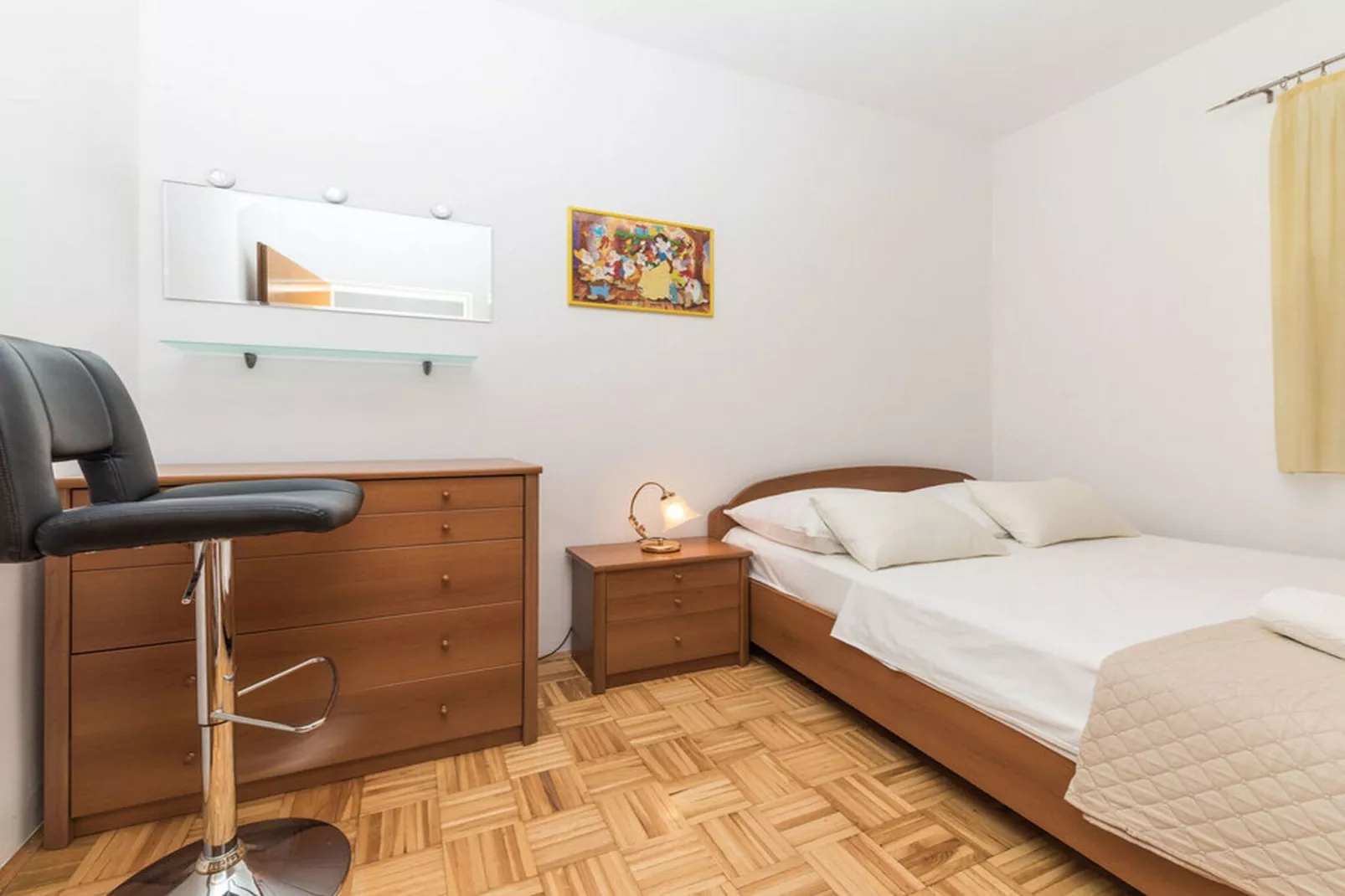 Relaxing Holiday Home with Pool, Fitness Area, and Entertainment Facilities - Six Bedroom Holiday Home - Schlafzimmer