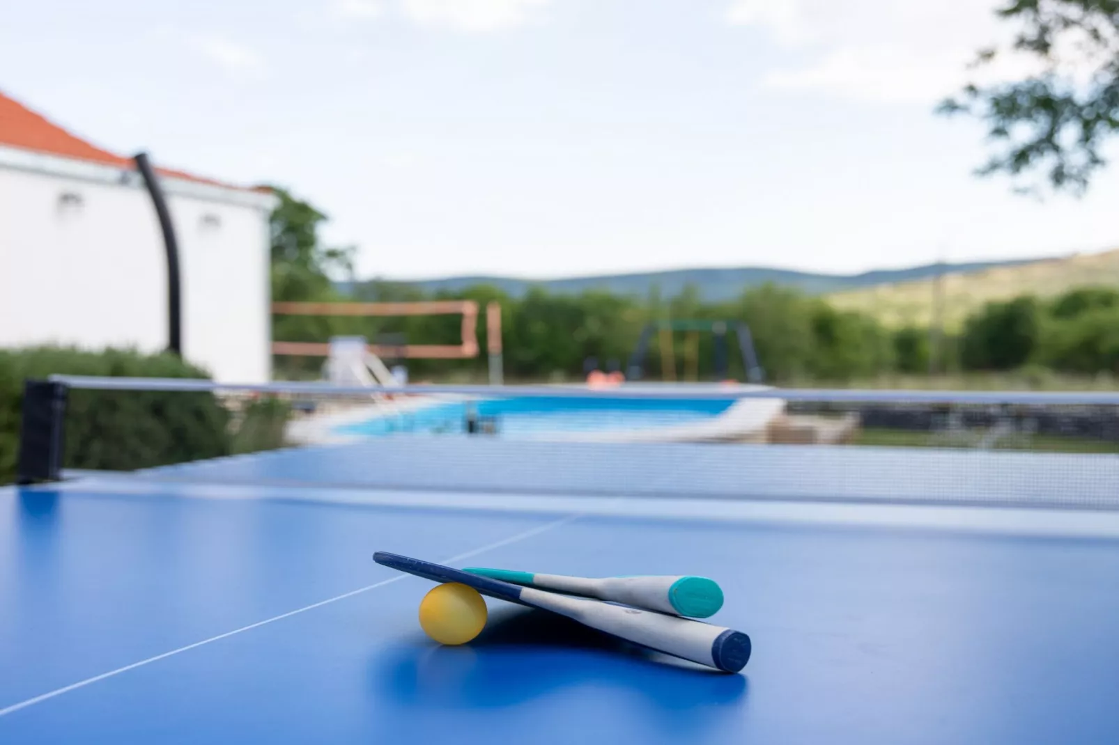 Serene Retreat Holiday Home with Pool - Two Bedroom Holiday Home with Pool - Im Freien