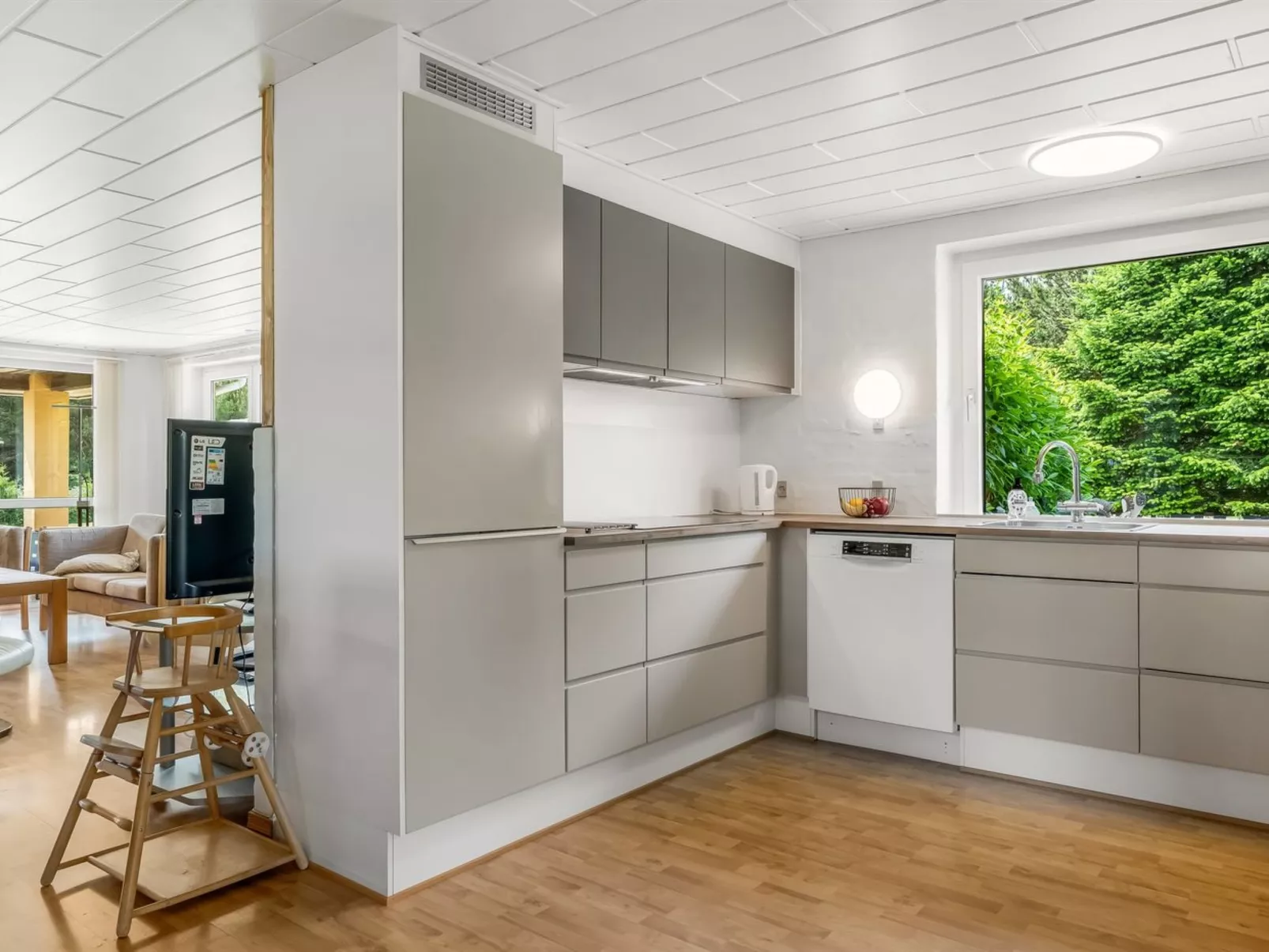 "Ebon" -  from the sea - Inside