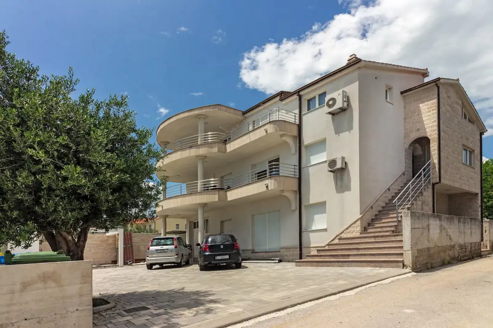 Modern Apartments with Private Balcony - One Bedroom Apartment (Owner S1) - Im Freien