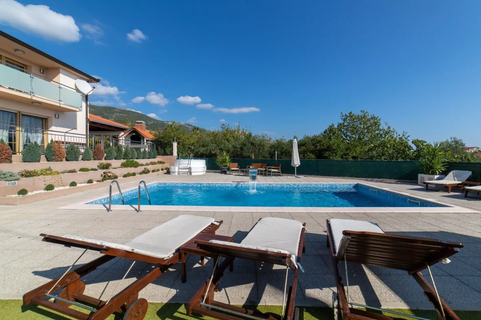 Spacious Holiday Home with Pool and Hot Tub in Kastel Stari - Four Bedroom Holiday Home with Pool - Swimming pool