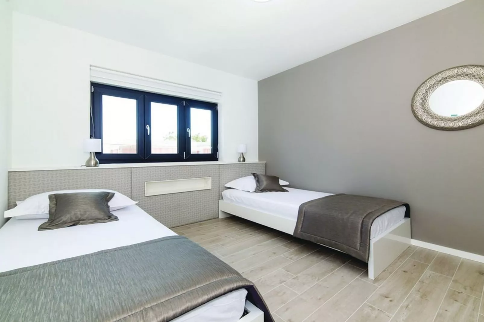 Modern Kastel Villa with Private Pool, Gym, and Large Outdoor Space - Eight Bedroom Villa - Schlafzimmer