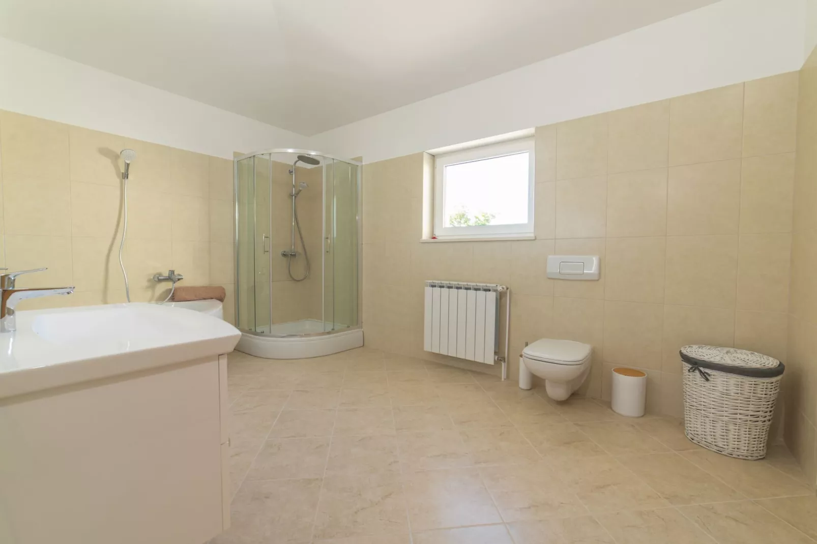 Idyllic Getaway Lovrec Villa with Pool - Five Bedroom Villa with Pool - Salle de bain
