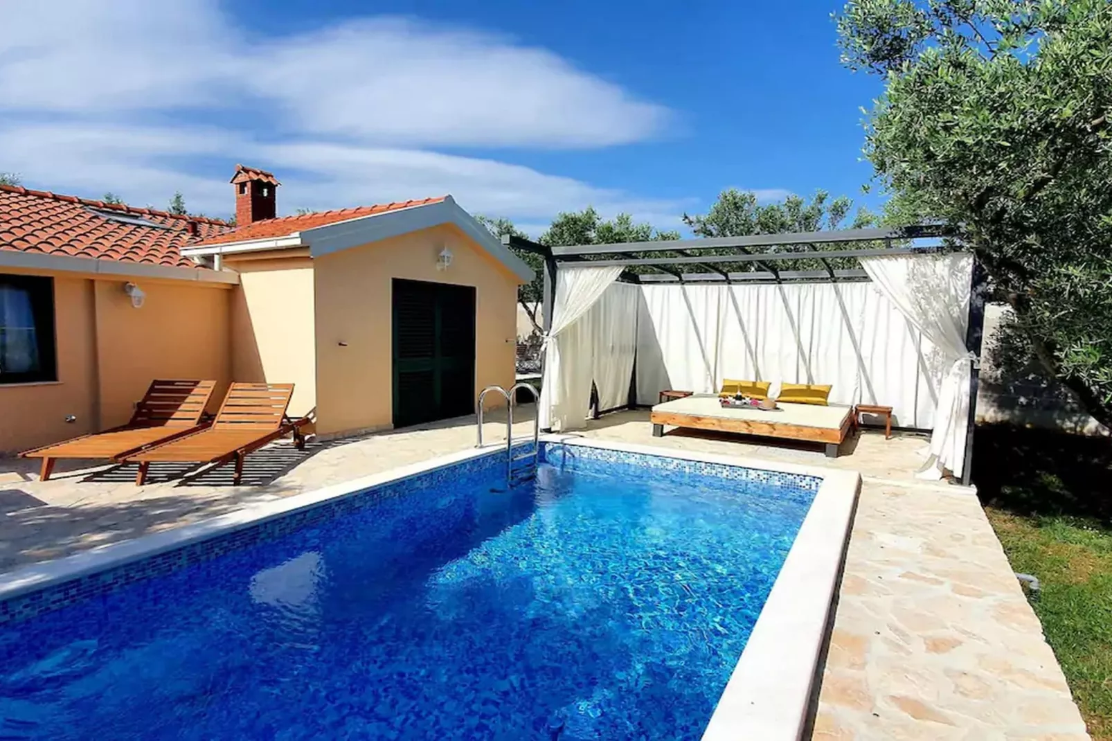 Hidden Gem Holiday Home with Pool in Kastel Stafilic - Two Bedroom Holiday Home with Pool - Swimming pool