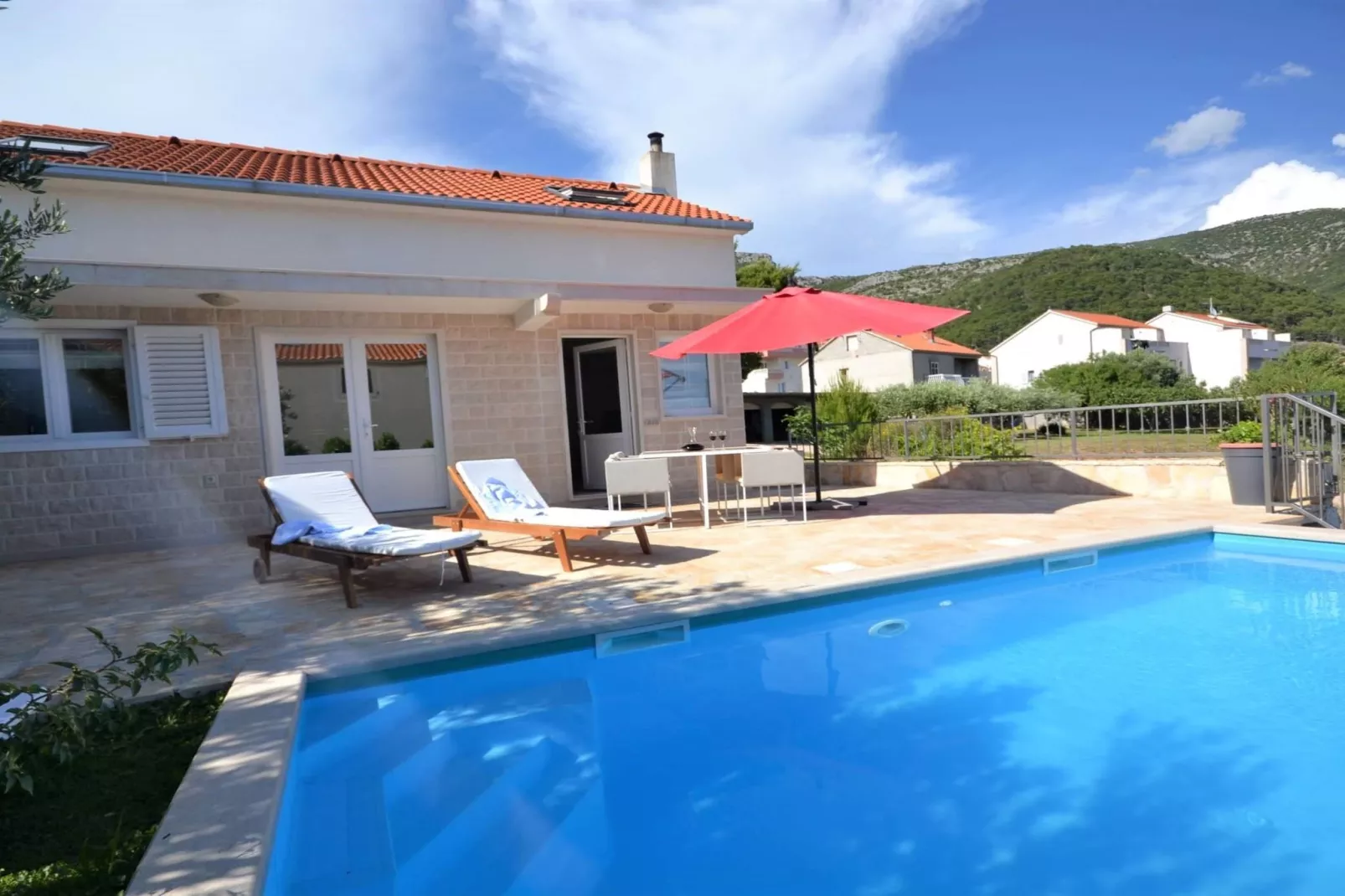 Marvelous Escape Bol Island Villa with Pool - Three Bedroom Villa with Pool - Schwimmbad