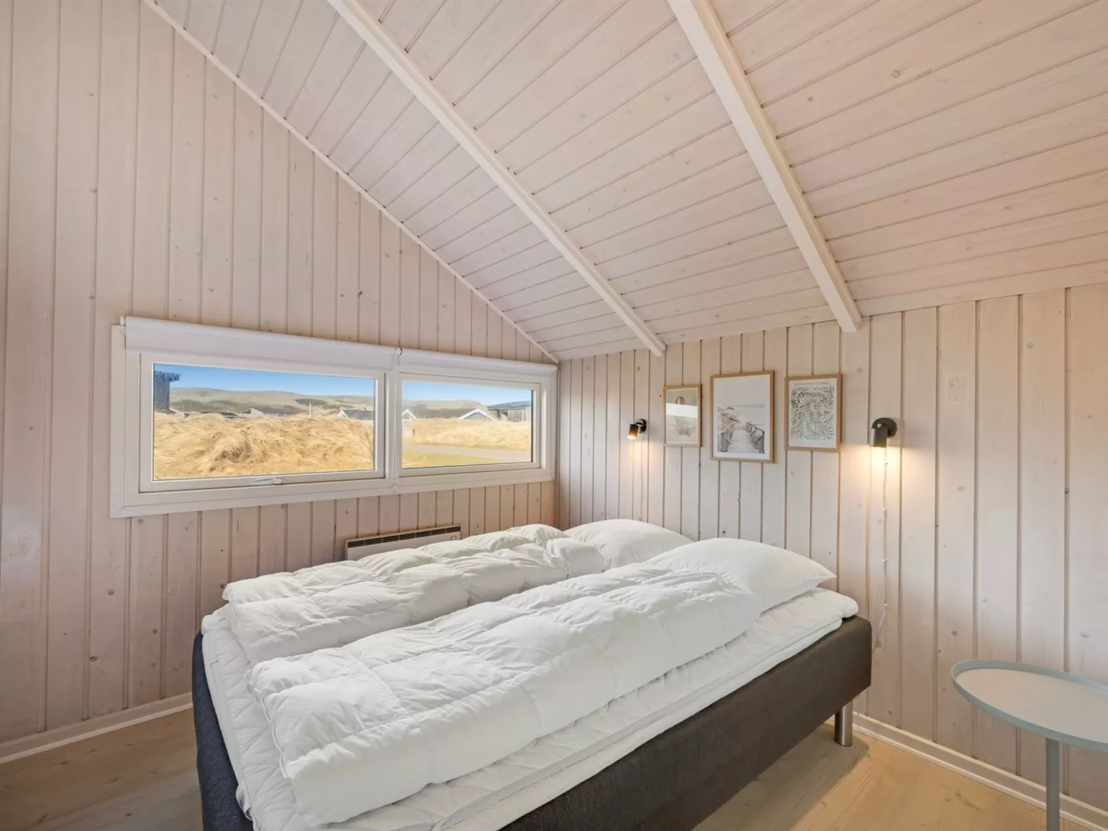 "Velena" -  from the sea - Dedans