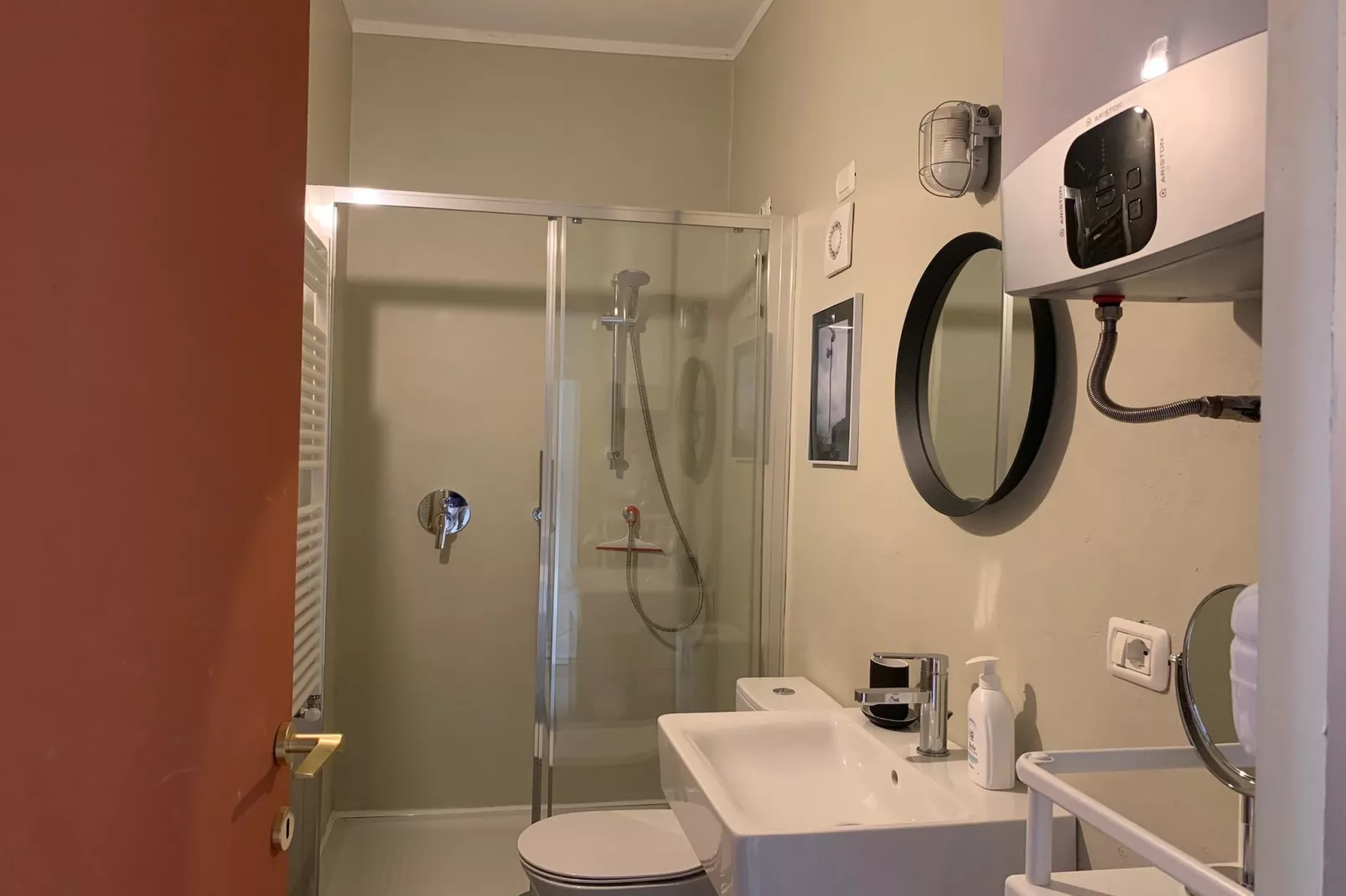 Ai Ronchi - piccolo appartamento con giardino a Cannero - Badezimmer