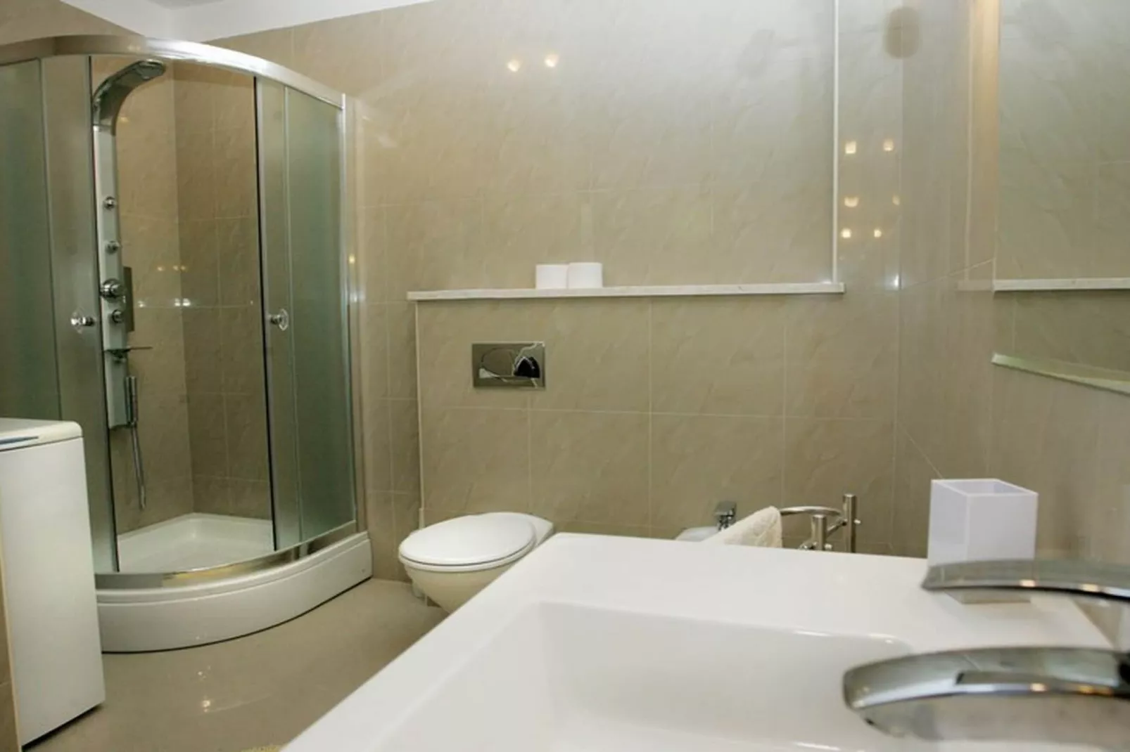 Okrug Gornji Luxurious Escape Villa with Pool - Five Bedroom Villa with Pool - Badezimmer