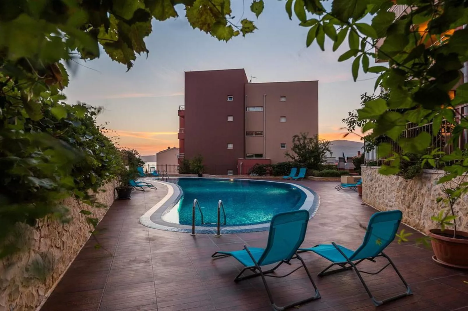 Luxury Apartment Okrug Gornji with Sea View and Pool - Three Bedroom Apartment with Sea View and Pool - Im Freien