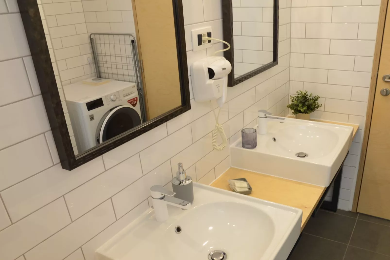 Stylish Apartments with Osijek Near Top Attractions - Comfort Studio Apartment - Maks - Bathroom