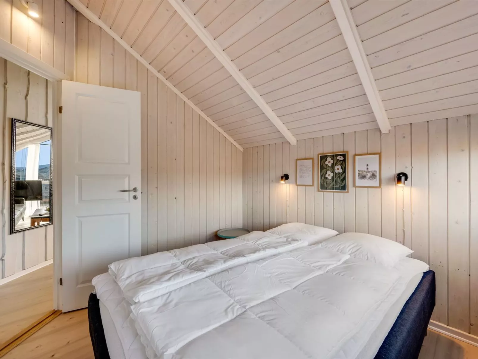 "Velena" -  from the sea - Dedans