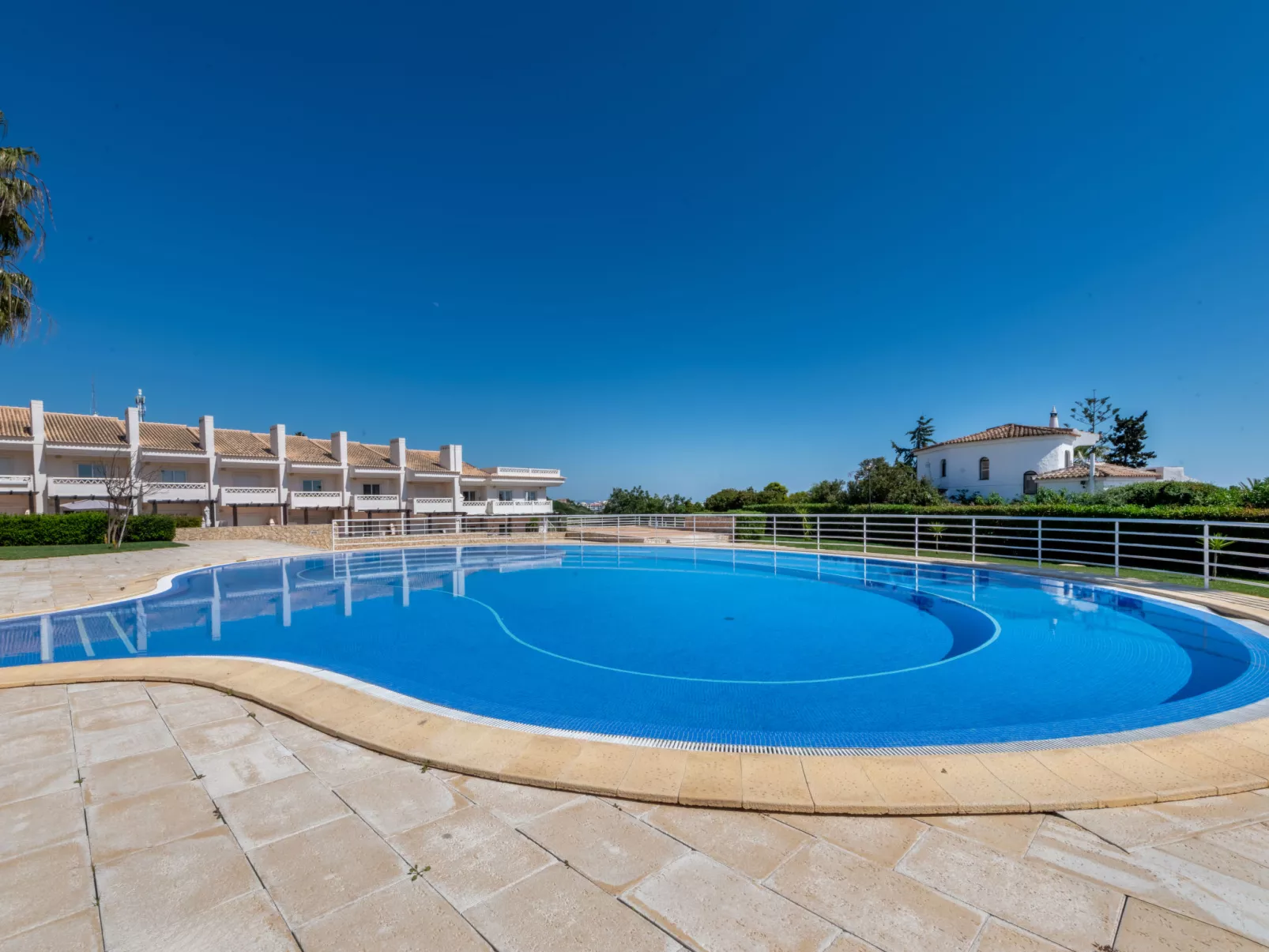 Aguia M T2 - VIP Properties - Outside