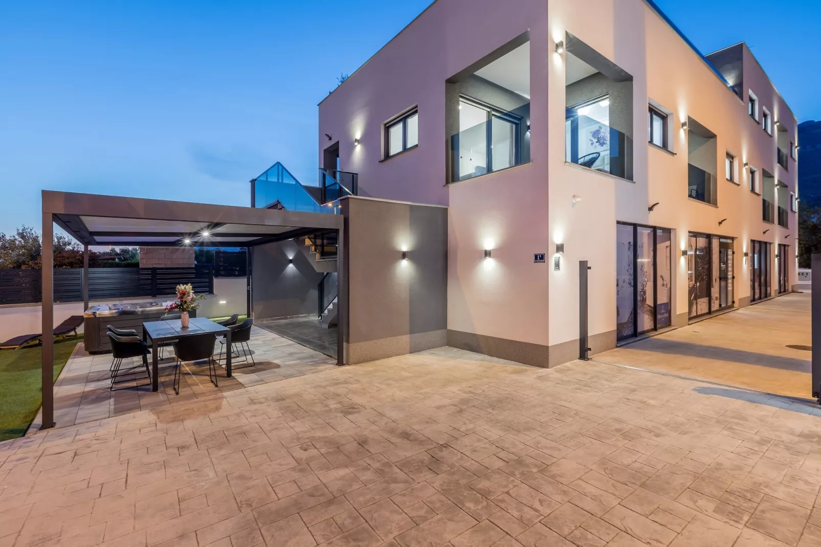 Scenic Kastel Luksic Apartments - Three Bedroom Apartment - Outdoor