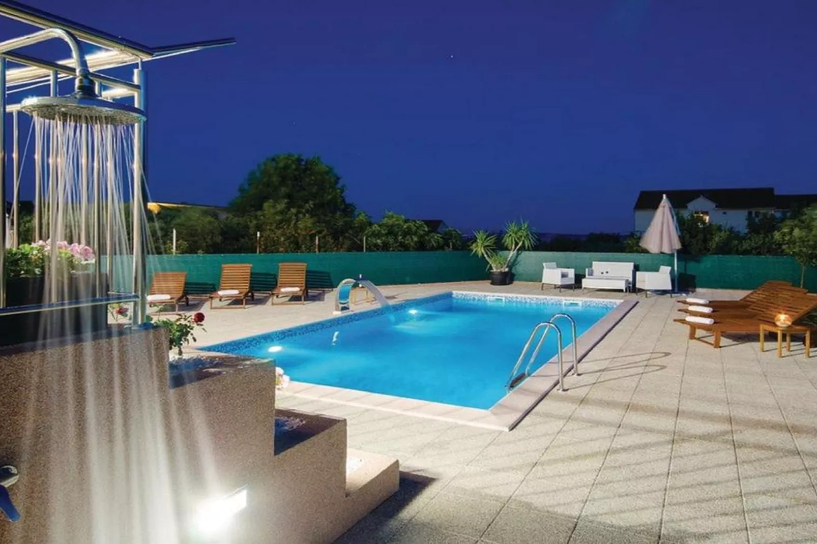 Spacious Holiday Home with Pool and Hot Tub in Kastel Stari - Four Bedroom Holiday Home with Pool - Swimming pool