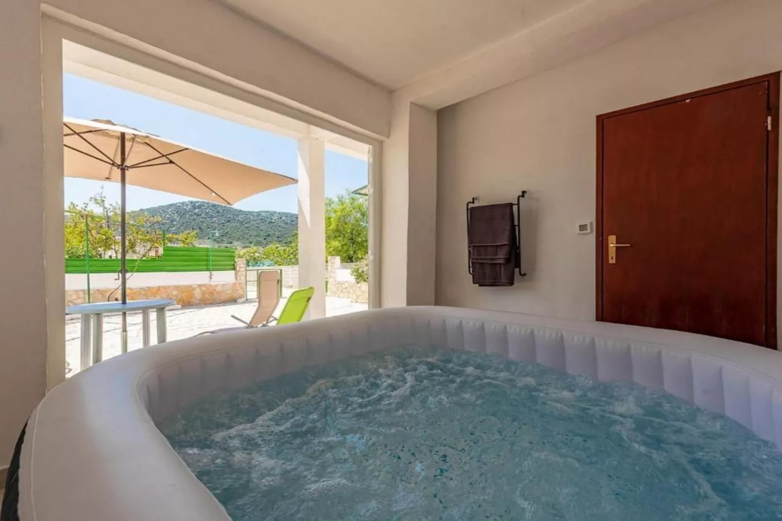 Three Bedroom Holiday Home - Swimming pool