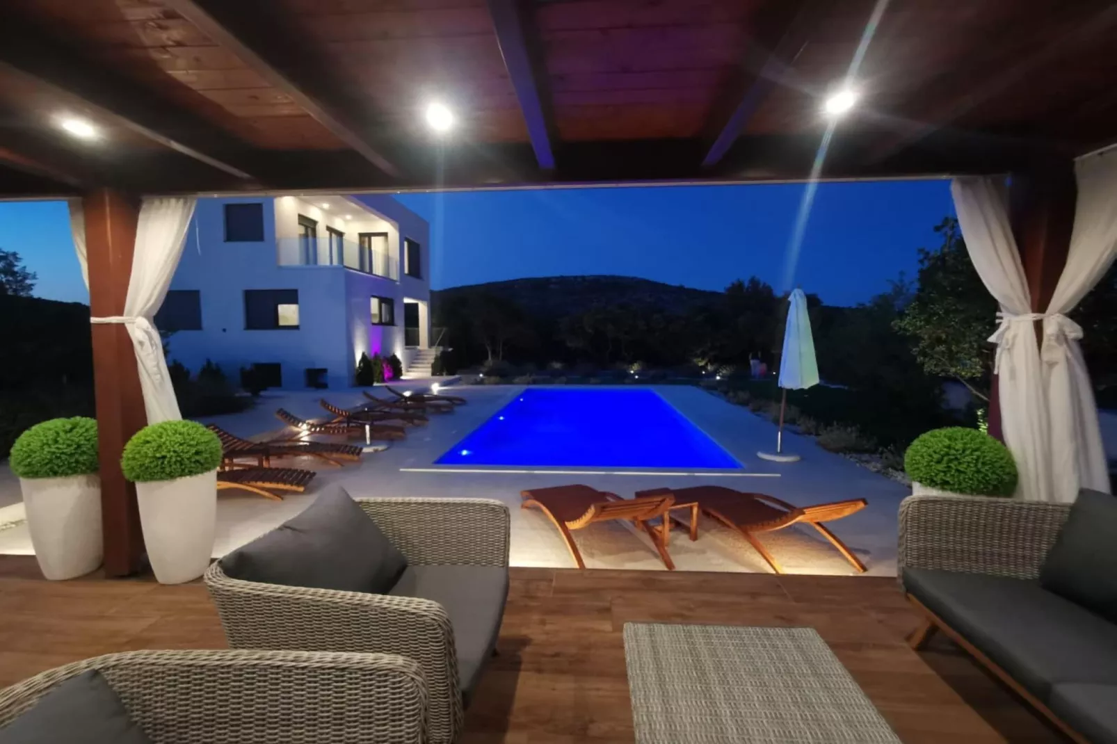 Four Bedroom Villa - Swimming pool