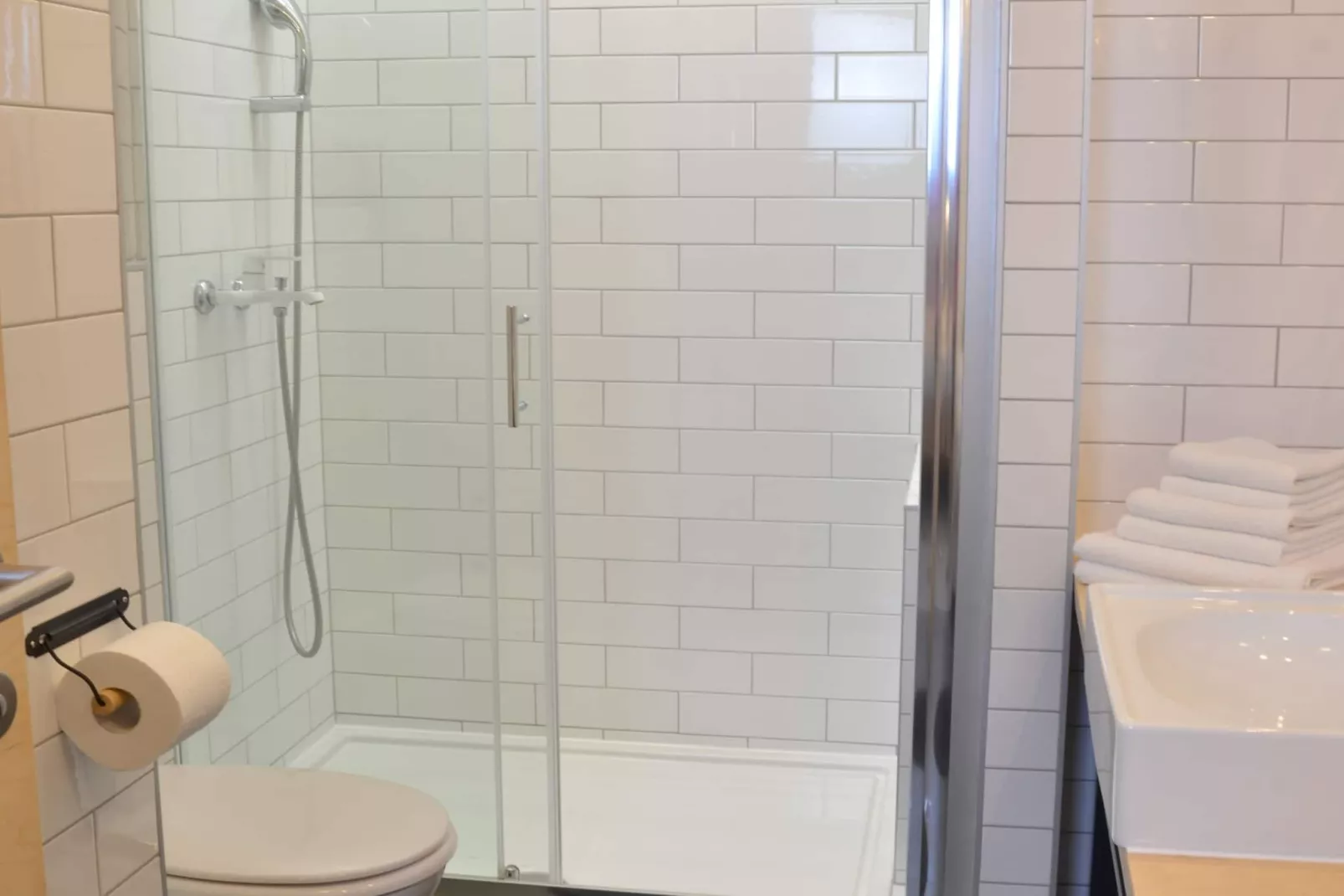 Stylish Apartments with Osijek Near Top Attractions - Comfort Studio Apartment - Maks - Bathroom