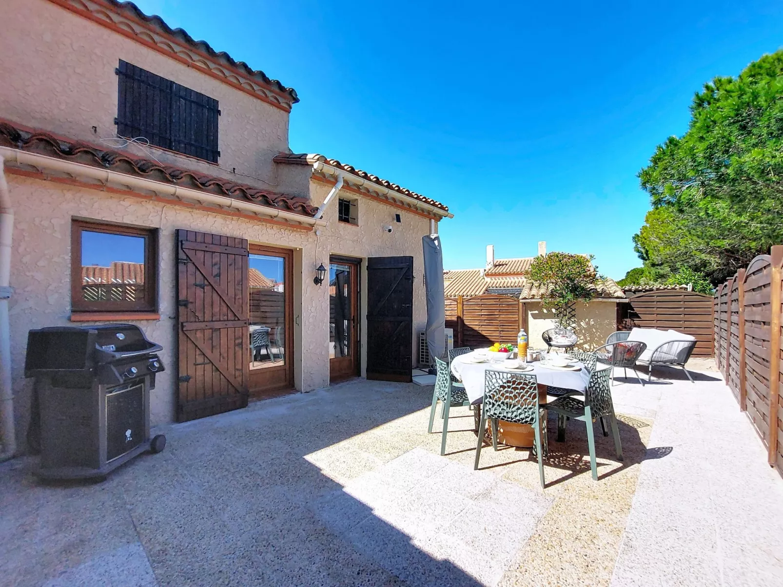 Le Mas des Oliviers - Outside