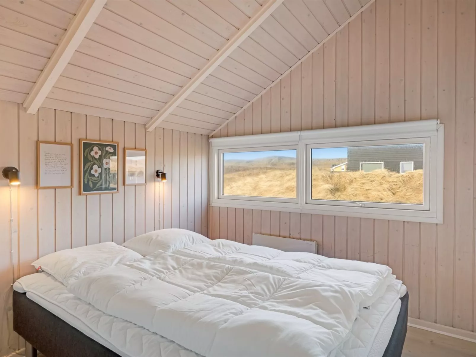 "Velena" -  from the sea - Dedans