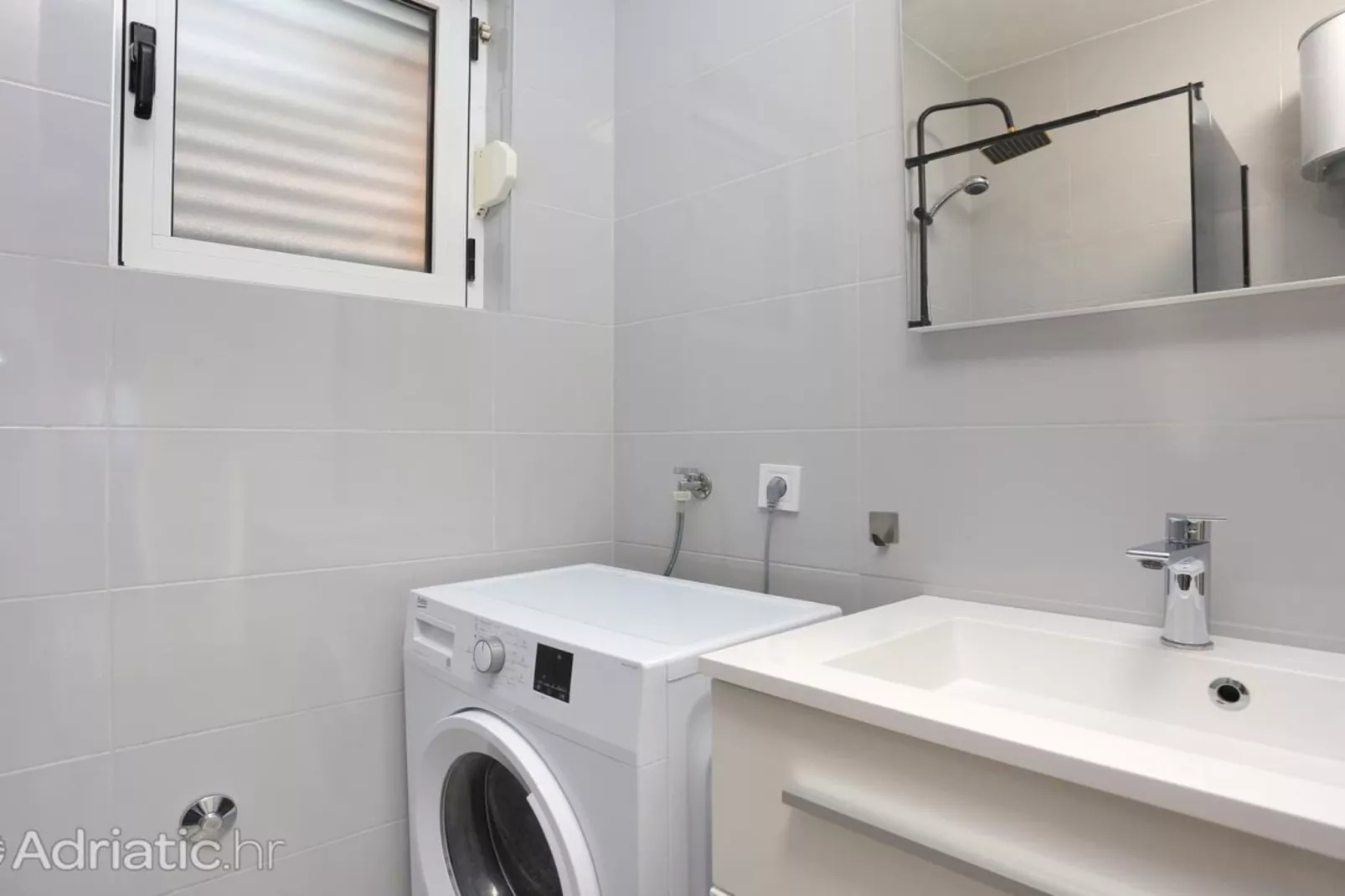 Holiday Home Nada Rogoznica - Six Bedroom Holiday Home - Bathroom