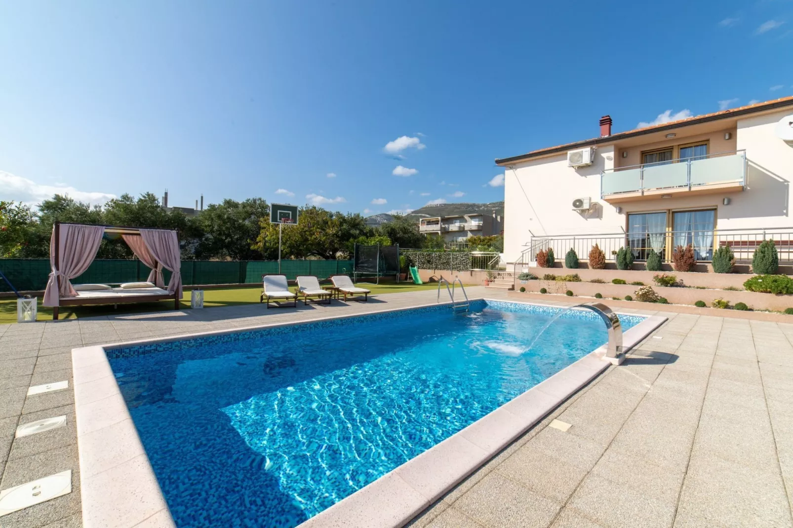 Spacious Holiday Home with Pool and Hot Tub in Kastel Stari - Four Bedroom Holiday Home with Pool - Swimming pool