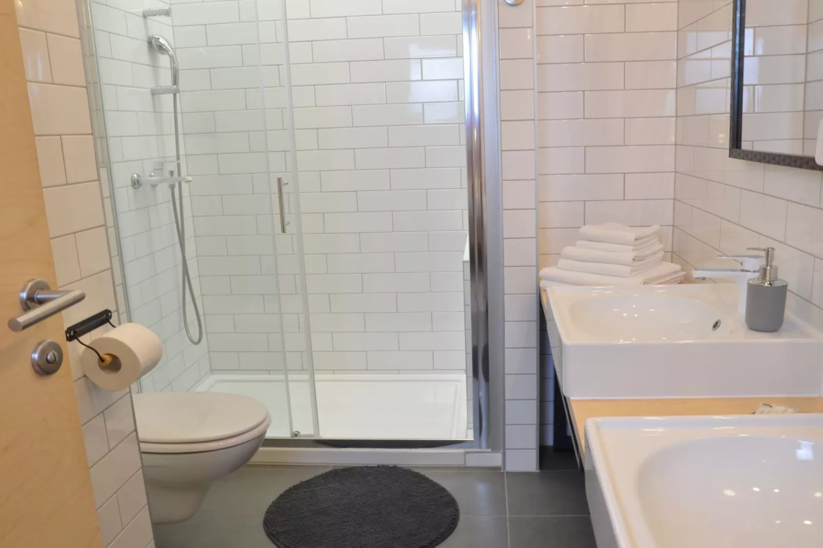 Stylish Apartments with Osijek Near Top Attractions - Comfort Studio Apartment - Maks - Bathroom