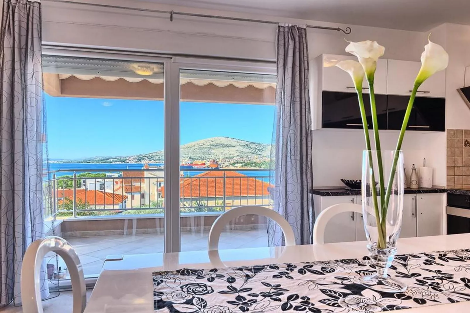 Luxury Apartment Okrug Gornji with Sea View and Pool - Three Bedroom Apartment with Sea View and Pool - Innenbereich