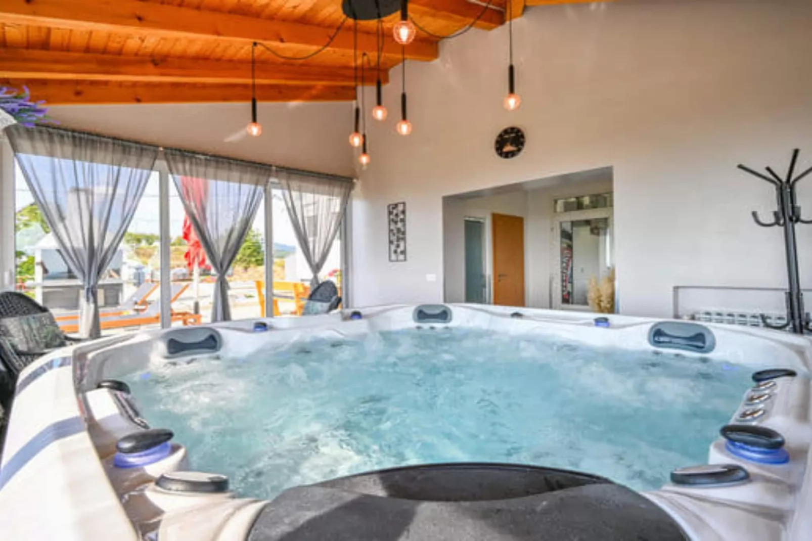 Villa Cerina - Three Bedorom Villa with Outdoor Swimming Pool - Wellnessbereich