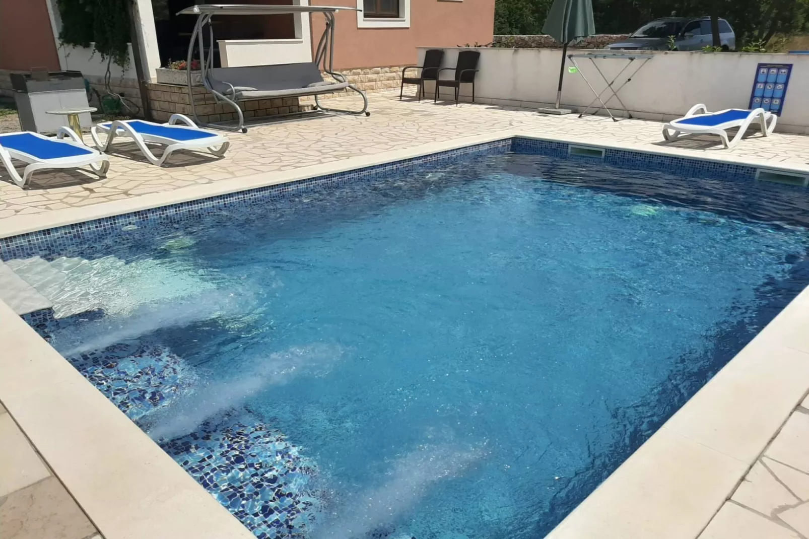 Tranquil Holiday Home with Pool, Garden, and Playground in a Peaceful Countryside Setting - Three Bedroom Holiday Home - Swimming pool