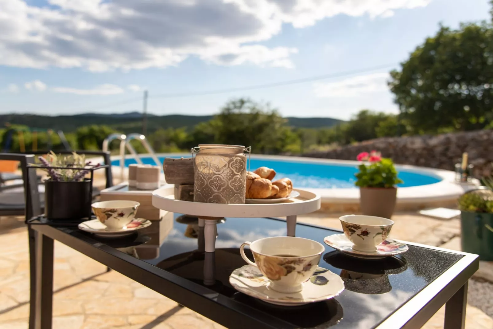 Serene Retreat Holiday Home with Pool - Two Bedroom Holiday Home with Pool - Schwimmbad