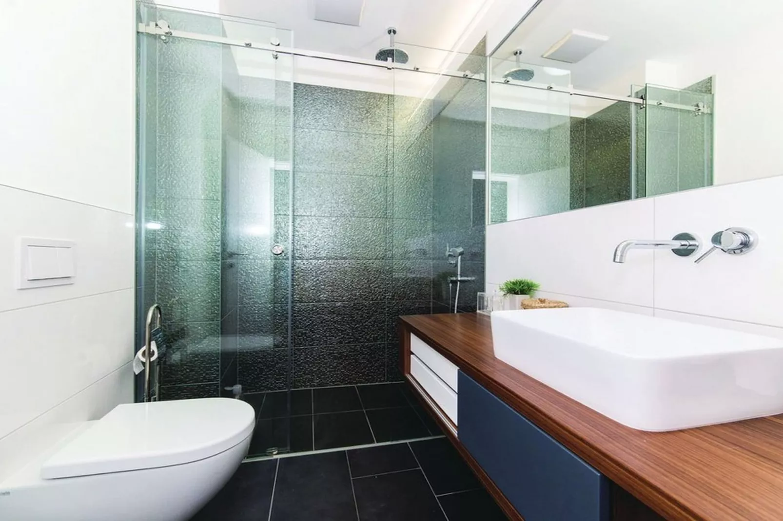 Modern Kastel Villa with Private Pool, Gym, and Large Outdoor Space - Eight Bedroom Villa - Badezimmer