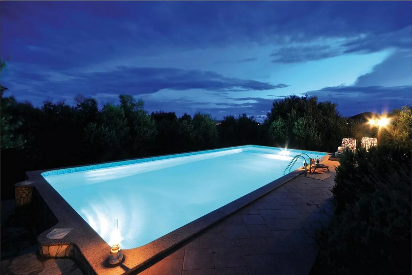 Picturesque Escape Holiday Home with Pool and Sauna - Four Bedroom Holiday Home with Sauna and Pool - Swimming pool