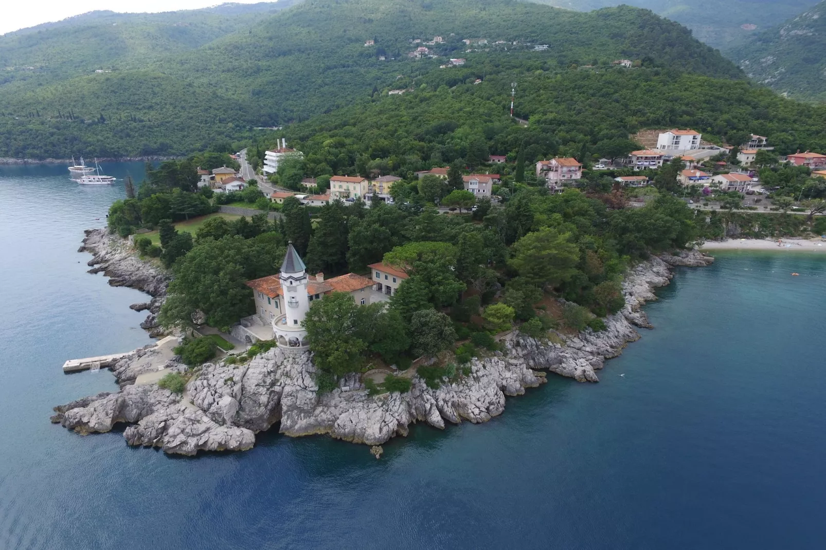 Splendid Beachfront Medveja Apartments - Deluxe Two Bedroom Apartment with Terrace and Sea View - Vue